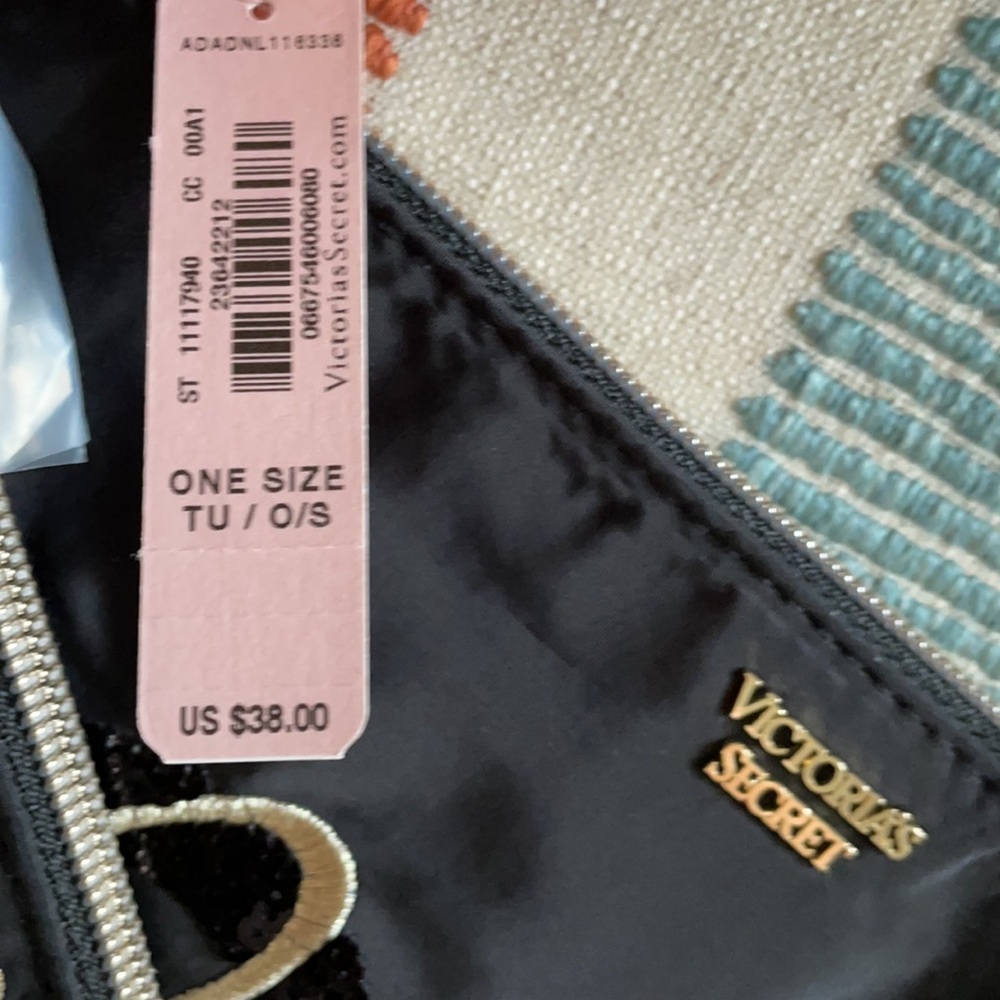Victoria secrets make up/change purse NWT - Picture 4 of 4
